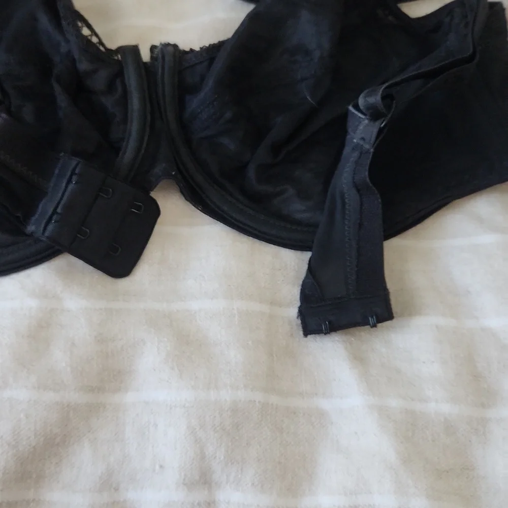 Chantelle 34DDD Black Lace Bra - Picture 2 of 3